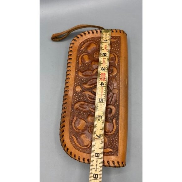 Vtg Handcrafted Tan Tooled Leather Zipper Wallet With Floral Design  Wrist Strap - Picture 5 of 5